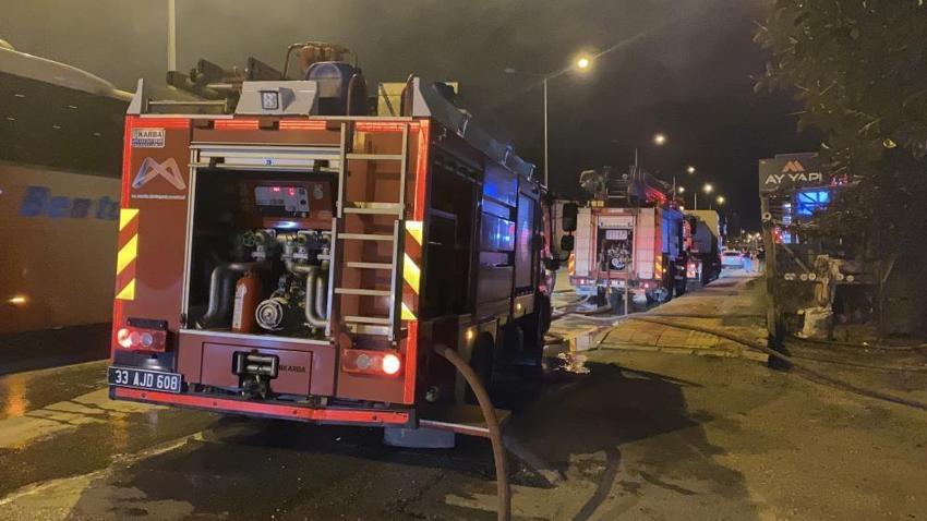 Korku dolu anlar! Mersin'de baraka alev alev yandı