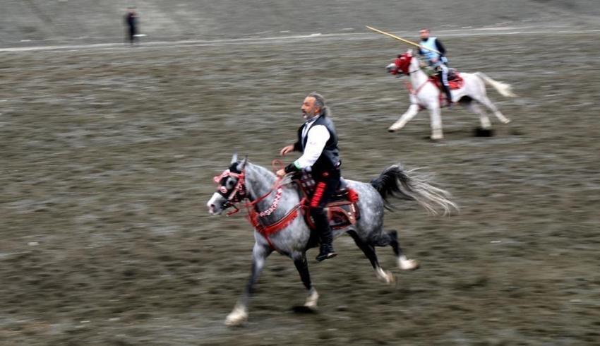 Asırlık gelenek Erzincan'da sürüyor! Renkli görüntülere sahne oluyor