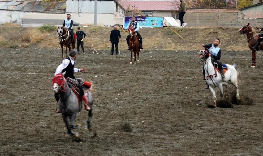 Asırlık gelenek Erzincan'da sürüyor! Renkli görüntülere sahne oluyor