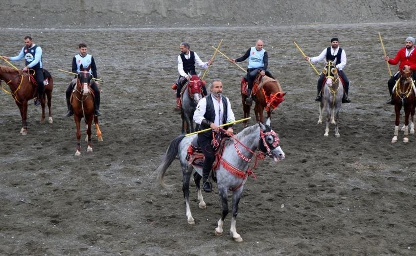 Asırlık gelenek Erzincan'da sürüyor! Renkli görüntülere sahne oluyor