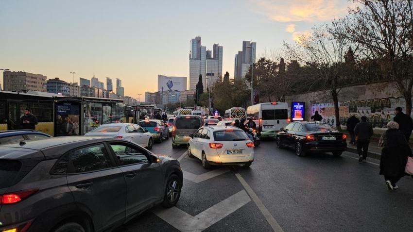 Okullar açıldı, İstanbul'da trafik yoğunluğu yaşandı