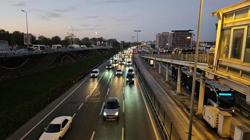 Okullar açıldı, İstanbul'da trafik yoğunluğu yaşandı