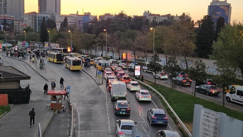 Okullar açıldı, İstanbul'da trafik yoğunluğu yaşandı