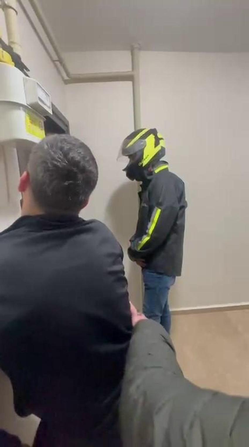 Edirne'de kurye kılığına giren polis, 77 yıl hapis cezasıyla aranan şahsı yakaladı! 'Yemek siparişi getirdim'