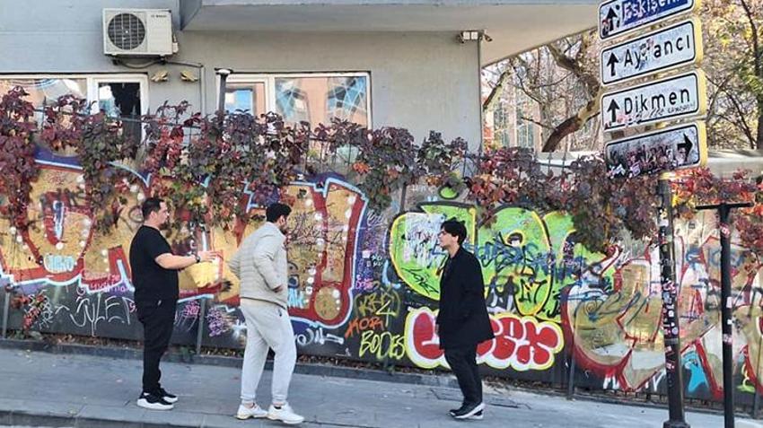 Ankara'da 'Kızılay' tabelası çılgınlığı devam ediyor! Fotoğraf çektirme sırasında bıçaklı kavga çıktı
