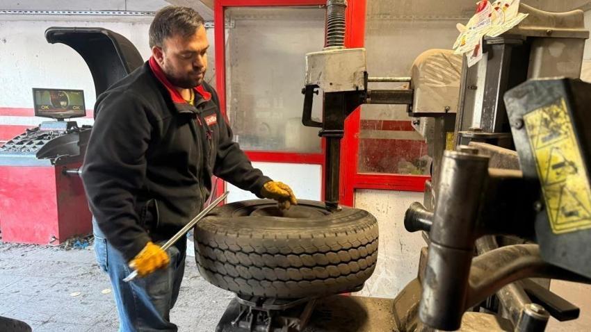 Gaziantep'te lastikçilerde yoğunluk yaşanıyor!