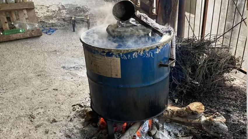 Dağlarda kendiliğinden yetişiyor! Dedesinden öğrendiği tarifle özel hazırlıyor! Talep patladı, siparişe göre üretiyor