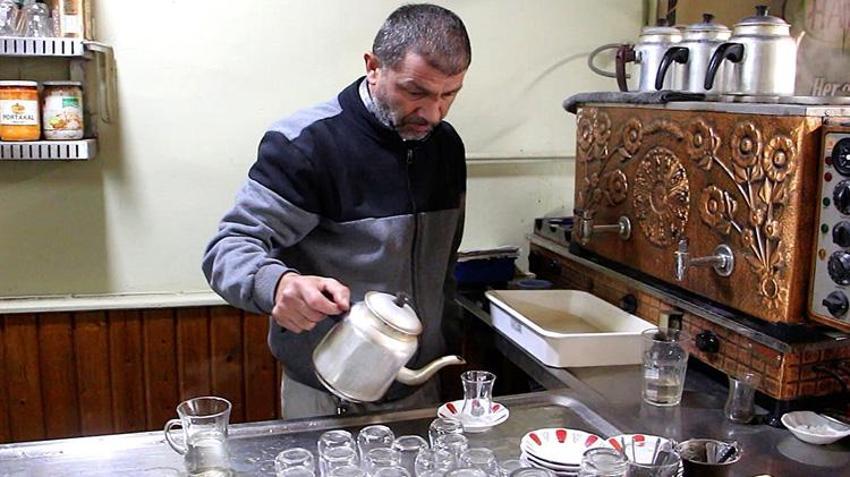 Üç kez kansere yakalandı! Pes etmedi! Şimdi çay satarak hayat mücadelesi veriyor