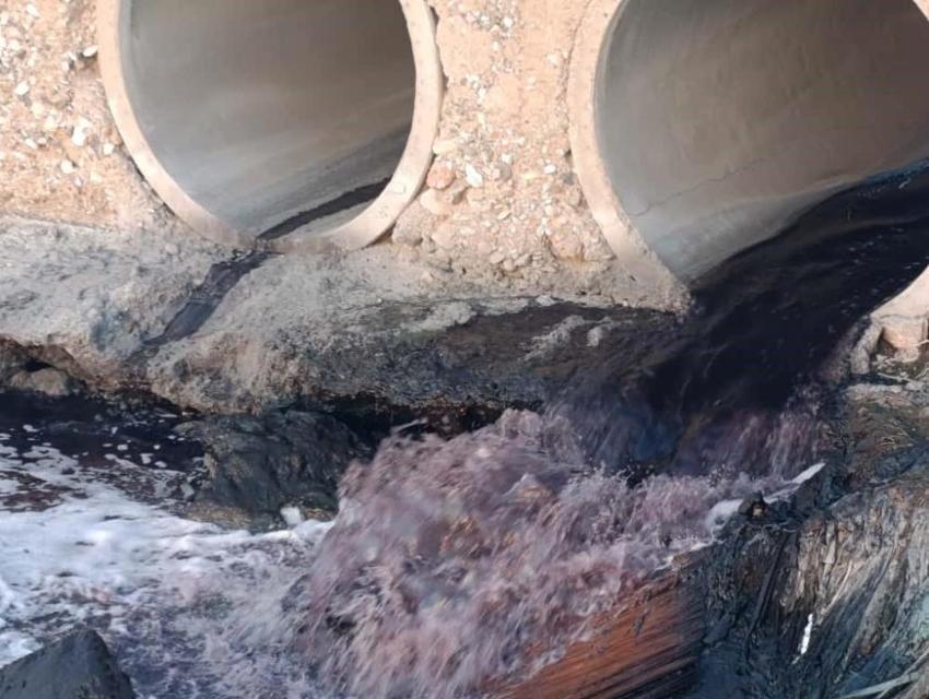 Kahramanmaraş'ta Aksu Çayı siyaha döndü: Fabrika atıkları Sır Barajı'na ulaştı, bölgede alarm zilleri çalıyor!