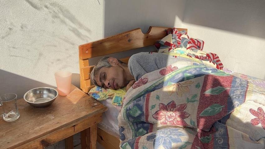 Mersin'de kulübede geçen hayat yürek burkuyor!