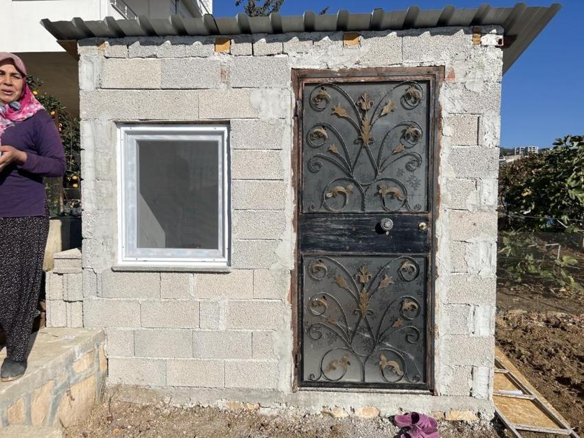 Mersin'de kulübede geçen hayat yürek burkuyor!