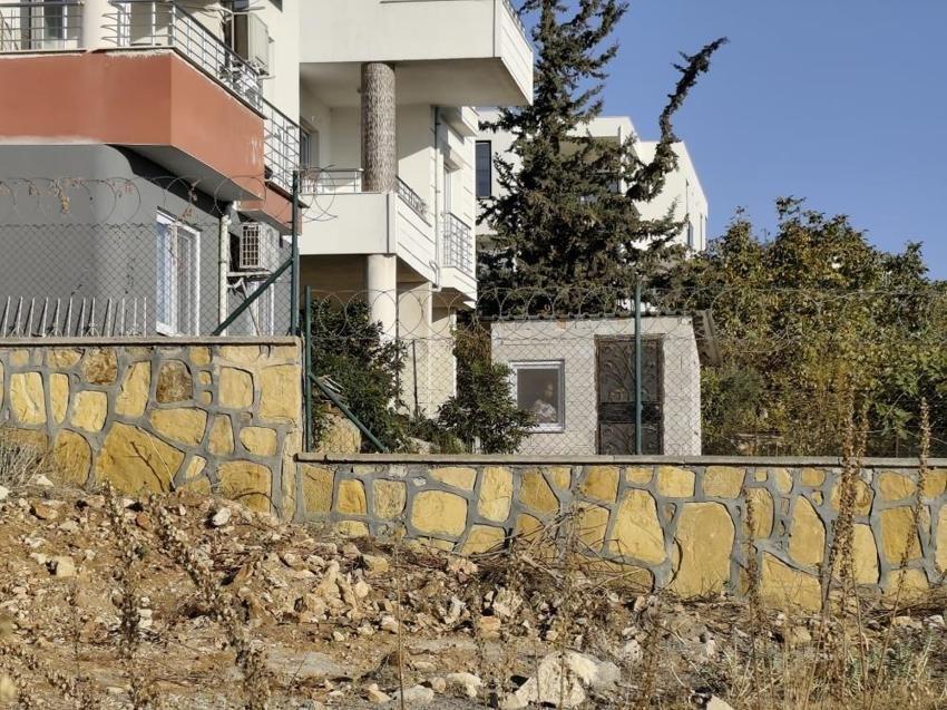 Mersin'de kulübede geçen hayat yürek burkuyor!