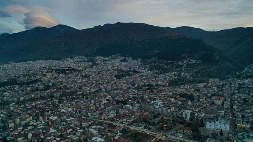 Bursa Uludağ'ın üzerinde görüldü! Vatandaşlar cep telefonlarıyla görüntüledi