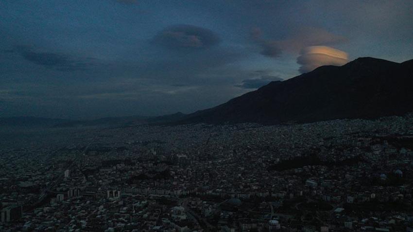 Bursa Uludağ'ın üzerinde görüldü! Vatandaşlar cep telefonlarıyla görüntüledi