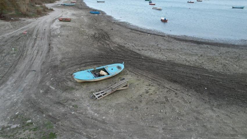 Terkos Gölü can çekişiyor! 10 metre geri çekildi