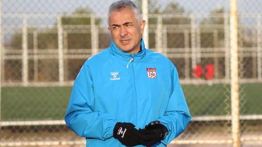 Sivasspor'da Mehmet Altıparmak 'kimseden korkumuz yok' deyip resti çekti