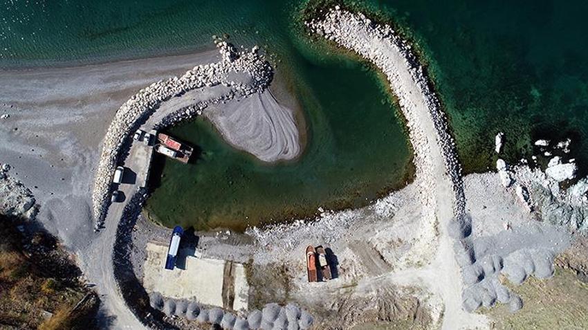 Van Gölü'ndeki su çekilmesi balıkçılığı bitiriyor: Kuruyan liman yüzde 80 karaya çıktı, 30 yıllık geçim kaynağı yok olmak üzere!