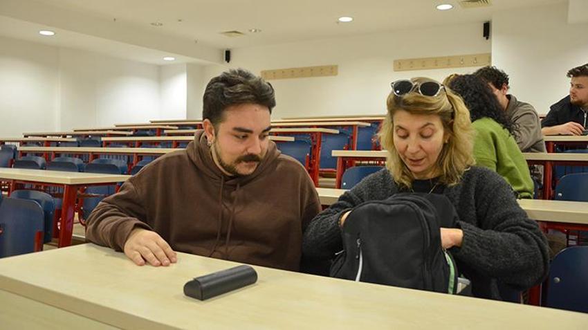 Hayallerini 30 yıl sona gerçekleştirdi: Anne ve oğul aynı üniversite ve aynı fakültede öğrenci oldu