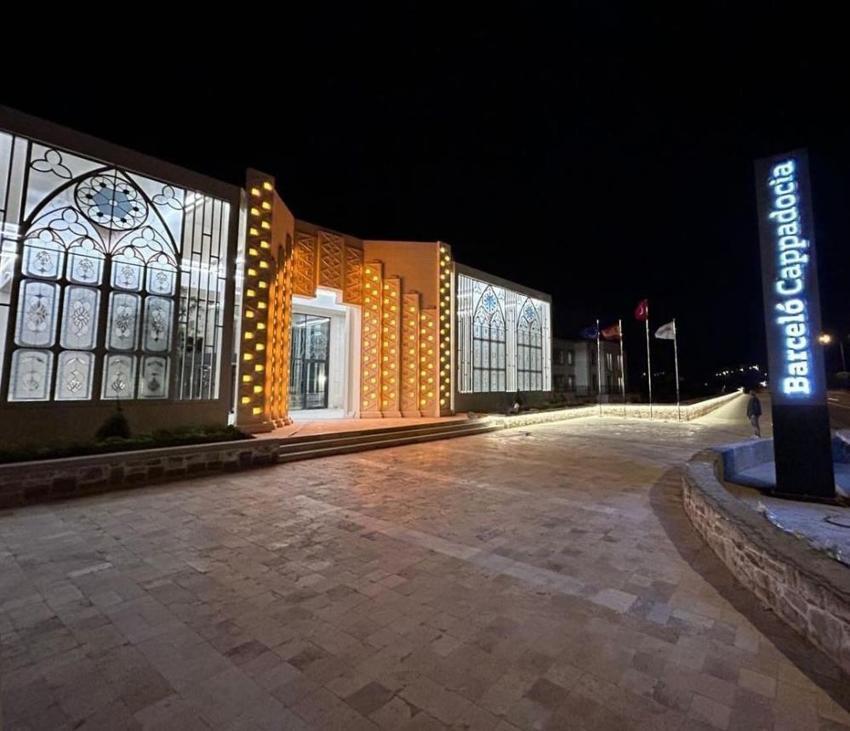 Kırşehirli karı-koca bütün bunları sadece çöpte buldukları camdan yapıyor! Çok yakında fabrikasyon üretime geçecekler