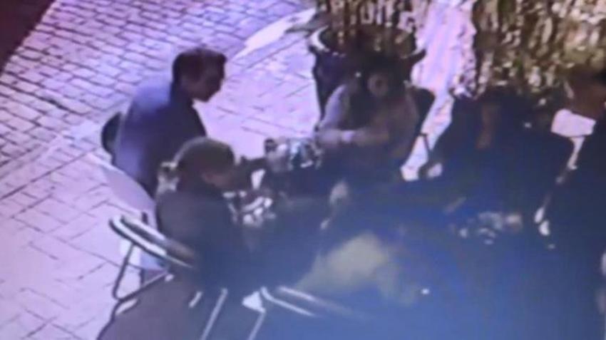 Beyoğlu'ndaki kafede deterjanla kahve hazırlayan çalışanın ifadesi ortaya çıktı: 'Şişeler tezgahın üzerindeydi su olduğunu düşündüm'