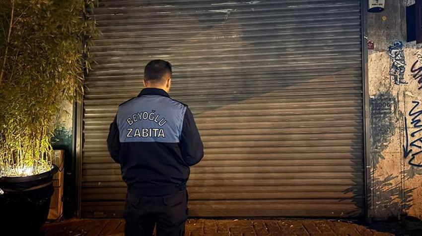 Beyoğlu'ndaki kafede deterjanla kahve hazırlayan çalışanın ifadesi ortaya çıktı: 'Şişeler tezgahın üzerindeydi su olduğunu düşündüm'