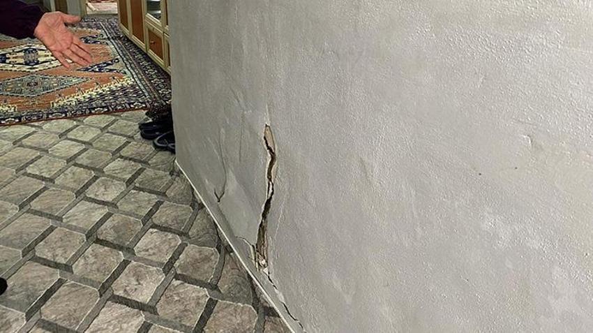 İzmir'de Onat Tüneli çalışması mahalleyi ayağa kaldırdı! Evler tek tek çatlamaya başladı