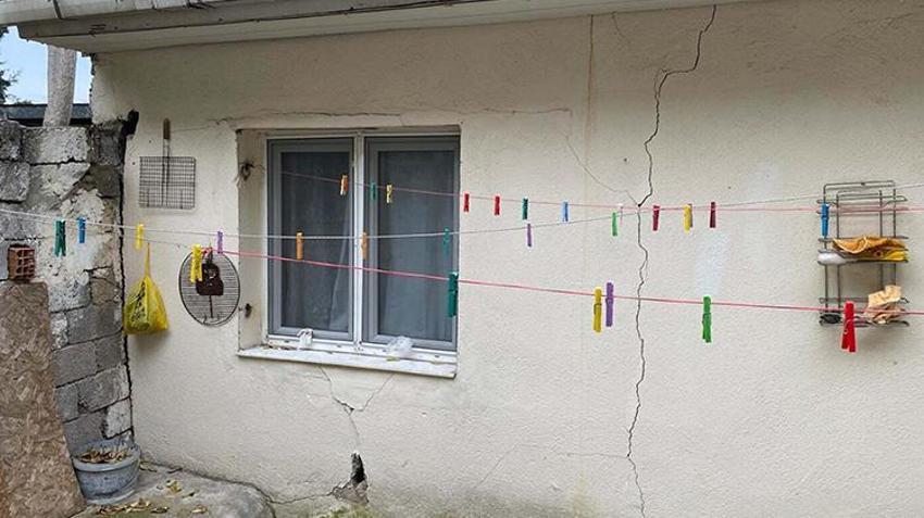 İzmir'de Onat Tüneli çalışması mahalleyi ayağa kaldırdı! Evler tek tek çatlamaya başladı
