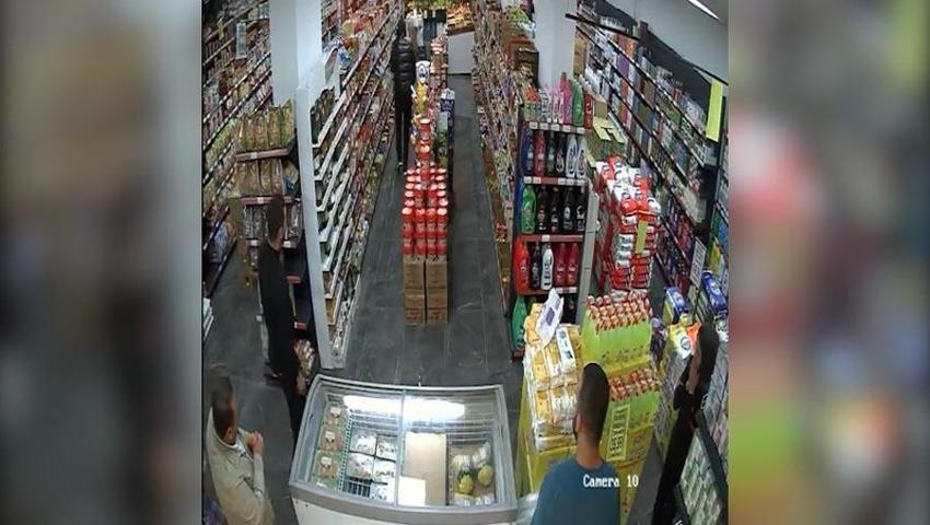 Şanlıurfa’da cadde ortasında silahlı kavga: Otobüsteki yolcular ölümden döndü, markette büyük panik yaşandı