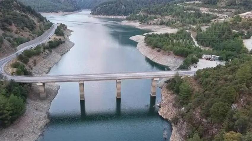 Feke'nin Dokuzdolambaç virajları sonbahar renkleriyle kaplandı: Fotoğrafçılar buraya akın ediyor!