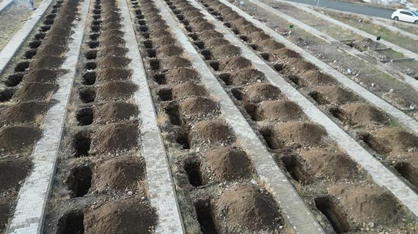Erzurum'da 500 mezar açıldı! Toprağın bile donduğu günlere hazırlık başladı