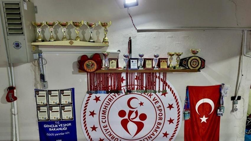 Ağrı'nın gururu tek kadın kickboksçusu: Sibel Oruç'un hikayesi ilham veriyor