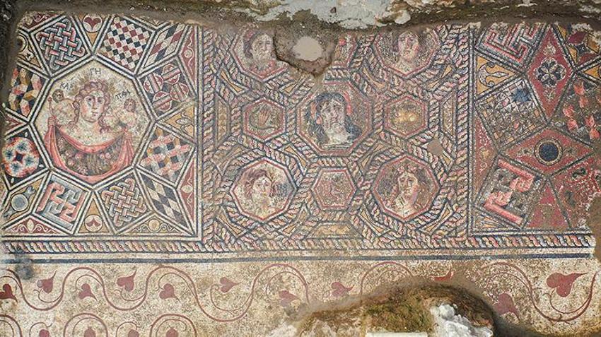 İznik’te kanalizasyon kazısında bulundu: 50 metrekare genişliğinde! Tek parça halinde çıkarıldı