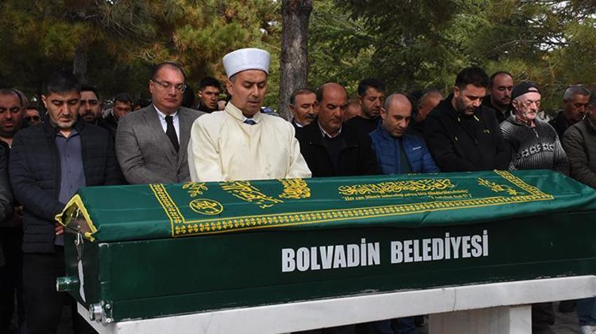 Böcek ailesi el birliği ile katledilmiş! Otel ilaçlı, kapı kilitli: 'Otelde koku olduğu için kapıyı kilitleyip yemeği bahçede yedim'