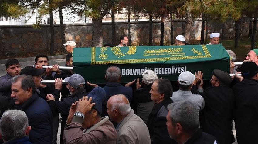 Böcek ailesi el birliği ile katledilmiş! Otel ilaçlı, kapı kilitli: 'Otelde koku olduğu için kapıyı kilitleyip yemeği bahçede yedim'