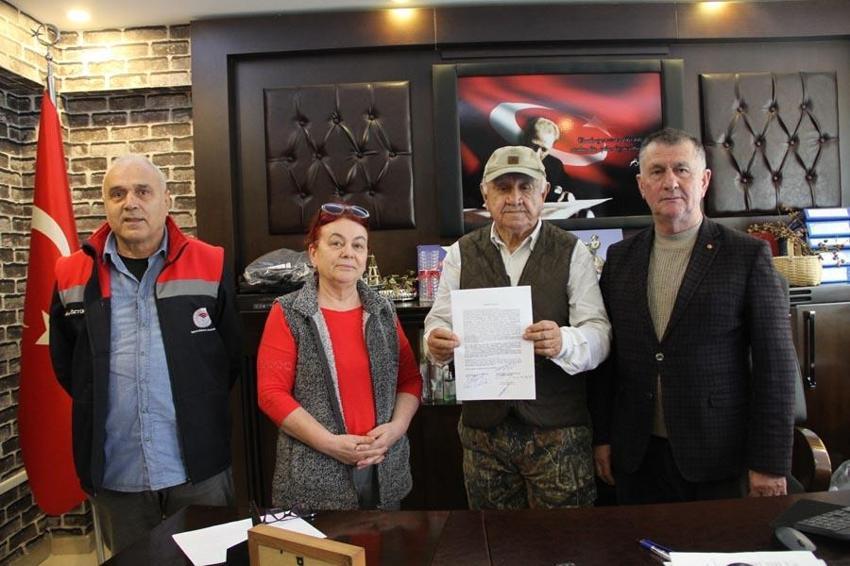 Çarşamba’da mükemmel bir bitki üreticileri sevindirdi! 180 gramlık kivi noterde tescillendi