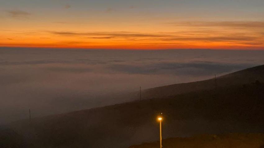 Batman'da yoğun sis ve gün batımı kartpostallık manzara oluşturdu izleyenlere unutulmaz anlar yaşattı