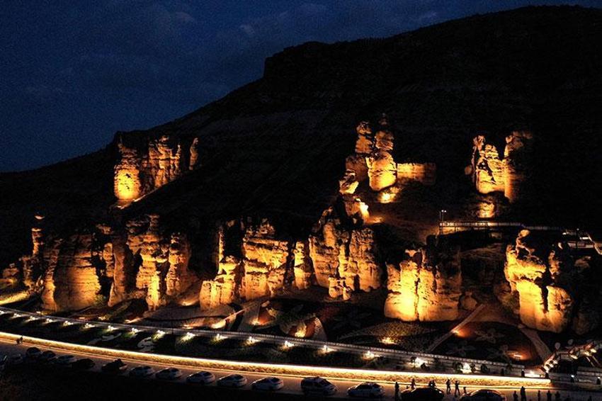 Konya’nın Kapadokyası gece-gündüz değişen manzarasıyla hayran bırakıyor!