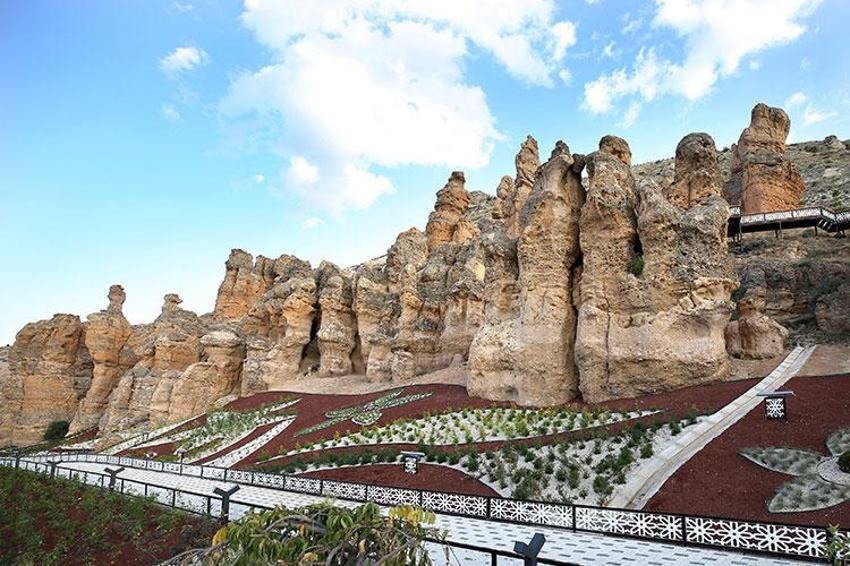 Konya’nın Kapadokyası gece-gündüz değişen manzarasıyla hayran bırakıyor!