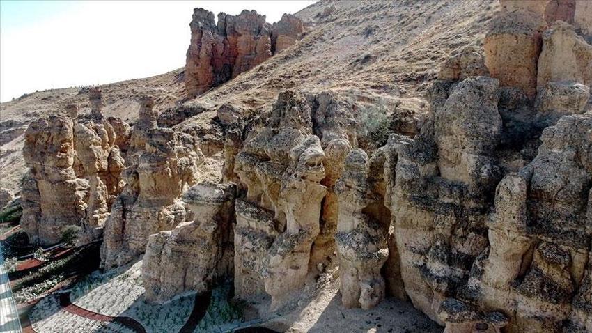 Konya’nın Kapadokyası gece-gündüz değişen manzarasıyla hayran bırakıyor!