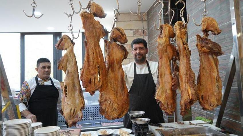 Muşlu usta 15 yıldır geleneksel yöntemlerle hazırlıyor! Bitlis ve Siirt'e rakip oldu