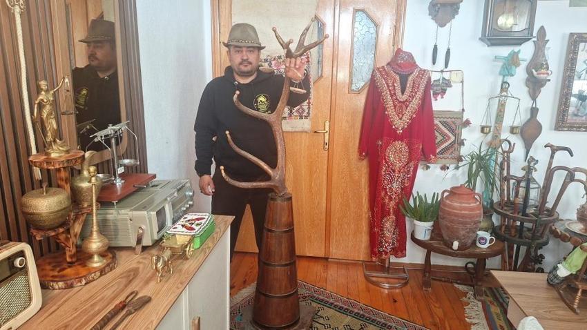 Evinin bir odasını müzeye çevirdi! Herkes görmek için evine akın ediyor: Fiyatları 2 bin ila 60 bin arası değişiyor