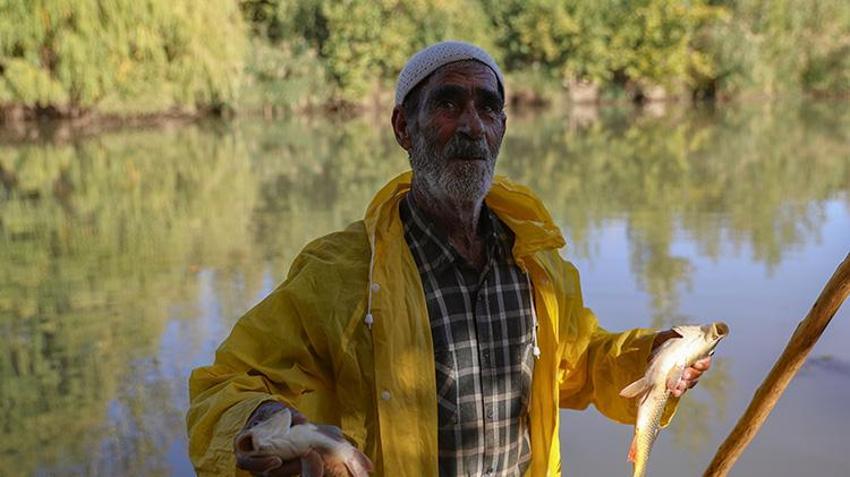 Dicle nehri üzerinde 55 yıldır kelekle balık avlıyor! Her yerini avcunun içi gibi biliyor: Geleneksel yöntemler yerine bunu kullanıyor