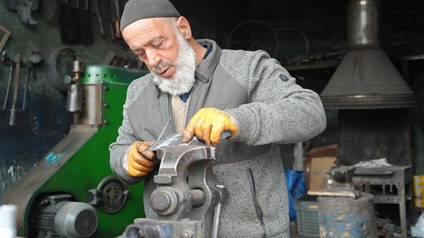 13 yaşında mesleğe başladı, 50 yıldır sürdürüyor! Muş'ta ondan başka bu işi yapan kalmadı!