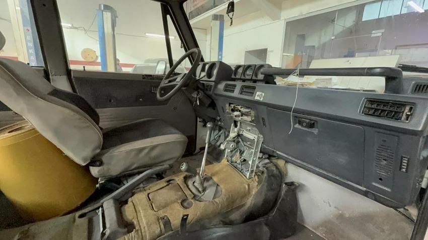 40 yıllık cip aileye geri döndü! Oğlu, 'Süper Vali' Recep Yazıcıoğlu’nun makam aracını bulup satın aldı
