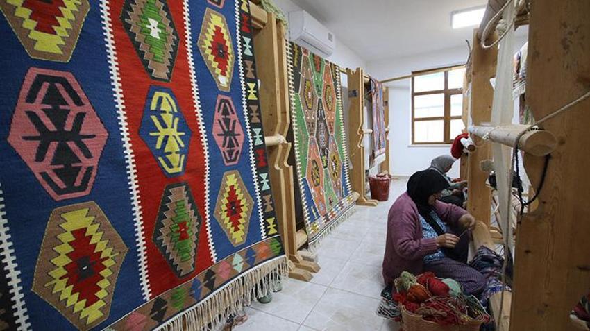 Kültürel miras dünya pazarında! Kaş'ta 400 yıllık Barak Kilimi yeniden dokunuyor: Avrupa kapısı açıldı