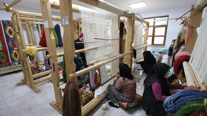 Kültürel miras dünya pazarında! Kaş'ta 400 yıllık Barak Kilimi yeniden dokunuyor: Avrupa kapısı açıldı