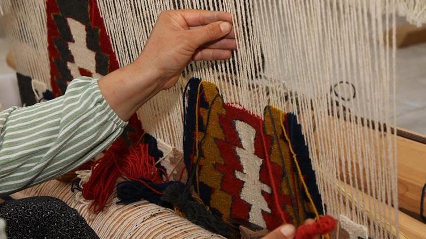 Kültürel miras dünya pazarında! Kaş'ta 400 yıllık Barak Kilimi yeniden dokunuyor: Avrupa kapısı açıldı
