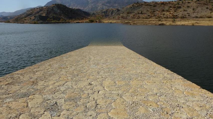 Adıyaman'da Roma mirası veda ediyor! Baraj sularının yükselmesiyle bin 500 yıllık köprünün bir kısmı battı