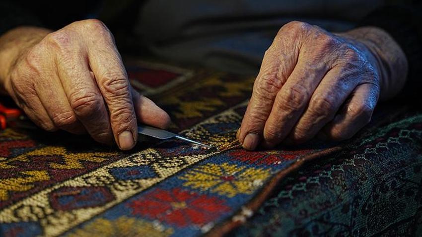 Sındırgı'daki depremler vatandaşı karavanlara hapsetti! Hem işyeri hem de yaşam alanı oldu
