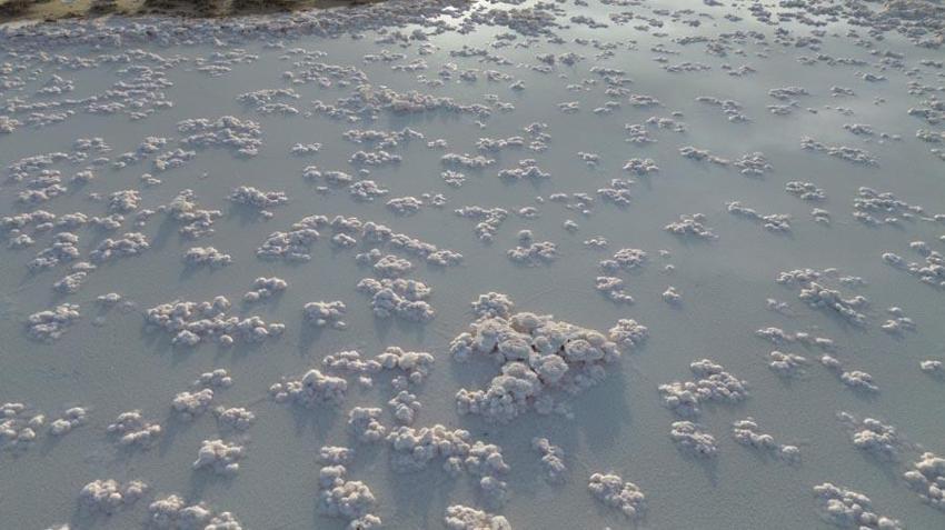 Konya'nın 'Pamukkale'si ziyaretçi akınına uğruyor! Sular çekildi eşsiz görüntüler ortaya çıktı